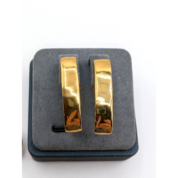 Lot of Six Pair Unsigned Vintage Gold Tone Clip On Earrings - Picture 2 of 9